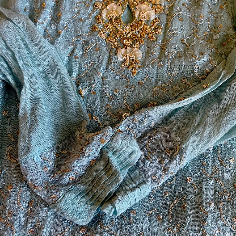 Agha noor kurti in beautiful silver grey color with embroidery on neck and lace